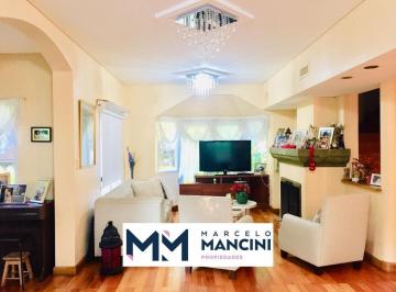 Casa · 220m² · 5 Ambientes · 1 Cochera · Venta Casa en Solar del Bosque 4 Ambientes
