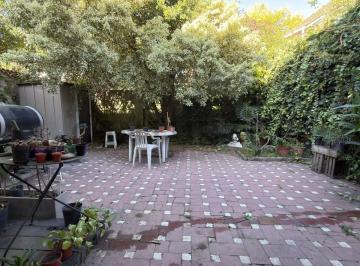 Casa de 5 ambientes, Agronomía · Agronomia - Excelente Casa de 5 Ambientes con Hermoso Patio/fondo