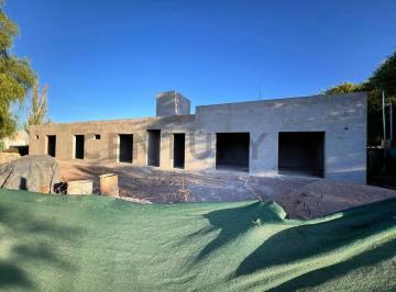 Casa · 150m² · 8 Ambientes · 2 Cocheras · Casa con Obra Gruesa Terminada / Barrio Privado Terruños de Aráoz III
