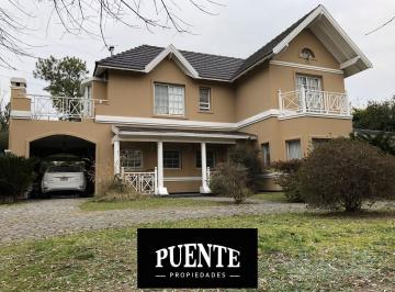 Casa · 196m² · 6 Ambientes · 2 Cocheras · Casa en El Solar del Bosque - 3 Dorm. - Pileta