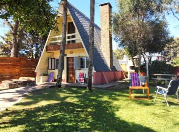 Casa · 105m² · 5 Ambientes · Casas en Venta - 3 Dorm. 2 Baños - Aguas Verdes
