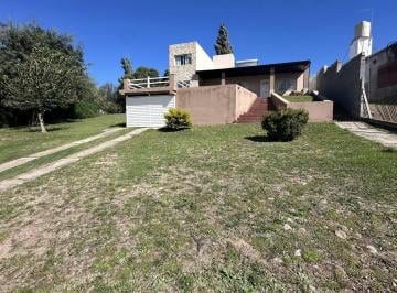 Casa · 140m² · 9 Ambientes · 1 Cochera · Casa en Bialett Massé con Vista a Las Sierras