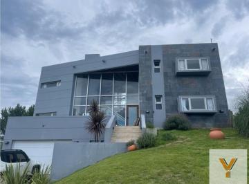 Casa · 211m² · 6 Ambientes · Casa en Venta - 4 Dorm. 4 Baños - Pinamar