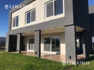 Casa · 211m² · 5 Ambientes · Barrio Riberas - Puertos / Escobar - Casa en Venta