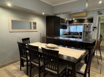 Casa · 152m² · 3 Dormitorios · 1 Cochera · Hermosa y Moderna Casa a Pocas Cuadras del Centro!