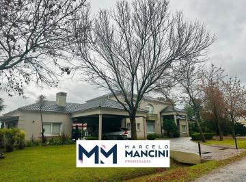 Casa · 389m² · 6 Ambientes · 2 Cocheras · Venta Casa en Barrio Fincas de San Vicente 5 Ambientes