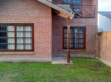 Casa de 4 ambientes, Santa Clara del Mar · Chalet a 6 Cuadras de Las Playas