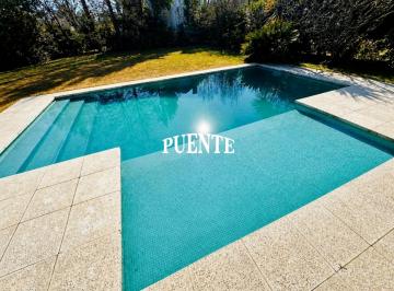 Casa · 180m² · 5 Ambientes · 2 Cocheras · Casa en Solar del Bosque