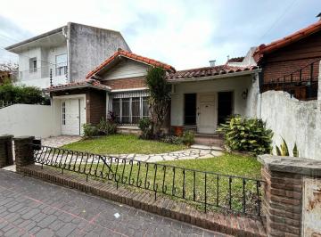 Casa · 300m² · 5 Ambientes · 1 Cochera · Chalet Una Planta /3 Dorm./ Ideal Para Actualizar
