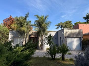 Casa de 5 ambientes, Costa del Este · Hermosa Propiedad en Costa del Este, 3 Habitaciones, Acepta Permuta Barrio San Vicente, Canning