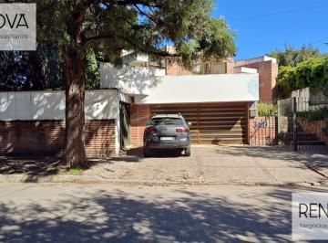 Casa · 290m² · 11 Ambientes · 2 Cocheras · Hermosa y Amplia Casa en Jardín Espinosa de 6 Dor!
