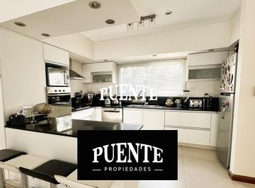 Casa · 300m² · 5 Ambientes · 2 Cocheras · Casa en Solar del Bosque