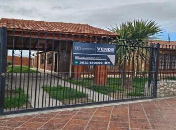 Casa de 5 ambientes, San Carlos · Casa con Jardín de 360 m² y 3 Dorm. en Venta en San Carlos