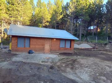 Casa · 90m² · 4 Ambientes · 1 Cochera · Casa en Venta - 3 Dorm. 1 Baño - Cochera - 1.700 m² - El Bolsón, Río Negro