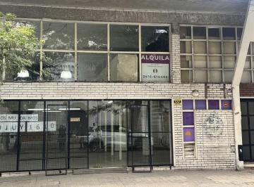 Local comercial · 213m² · Local en El Centro, Amplio Salón con Entrepiso con Doble Altura. a 4 Cuadras del Paseo del Siglo.