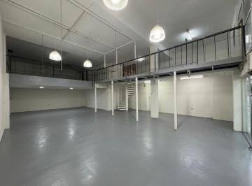 Local comercial · 221m² · Local en El Centro, Amplio Salón con Entrepiso con Doble Altura. a 4 Cuadras del Paseo del Siglo.