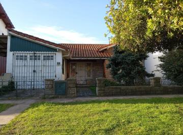 Casa de 3 ambientes, Mar del Plata · Alquiler 24 Meses - Chalet con 2 Dorm. Baño, Garaje, Parque, Parrilla. Sin Muebles