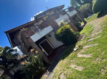 Casa · 200m² · 4 Ambientes · 4 Cocheras · Casa 4 Amb. Amb Amplios con Parqui y Pileta Lote 500 m²