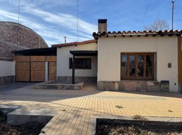 Casa de 4 ambientes, Tunuyán · Casa con Galpón 436 m² con 3 Dorm. en Venta en Tunuyán