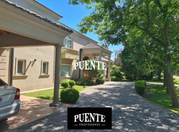Casa · 389m² · 5 Ambientes · 2 Cocheras · Casa en Barrio Fincas de San Vicente Chacras 1