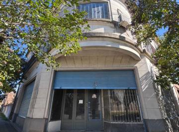 Casa de 4 ambientes, Chacabuco · Propiedad con Local Frente a La Plaza de Rawson