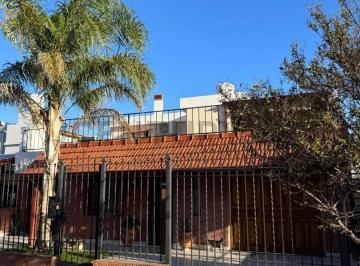 Casa · 252m² · 6 Ambientes · 2 Cocheras · Casa en Venta en Primera Junta
