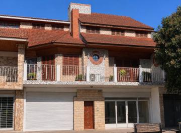 PH · 203m² · 6 Ambientes · Venta PH 3 - 4 Dorm Terraza y Patio - Apto Banco - Av 32 Entre 134 y 134 Bis La Plata