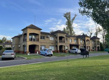 Casa · 165m² · 4 Ambientes · 1 Cochera · Comodo Duplex de 4 Amb. Venta o Alquiler en Barrio Altos del Sol