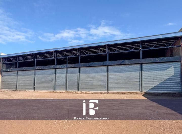 Local comercial · 217m² · 1 Ambiente · 8 Cocheras