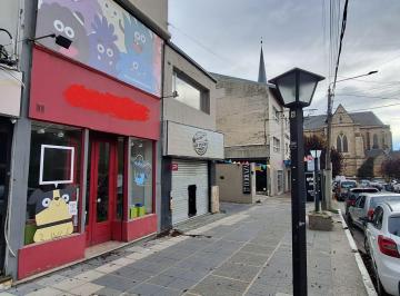 Excepcional local de 60m2 distribuidos 39m2 en la planta baja y 21m2 en la plant · Amplio Local en La Mejor Zona Comercial