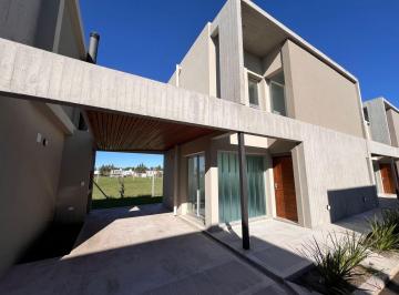 Casa · 80m² · 4 Ambientes · 1 Cochera · Casa Duplex en Venta - 139 y 505 - Complejo Cerrado en Don Carlos
