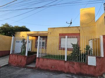 Casa · 98m² · 4 Ambientes · 1 Cochera · Venta | Casa de 2 Dorm. con Cochera y Patio con Parrillero - América 230 – Victoria, Entre Río