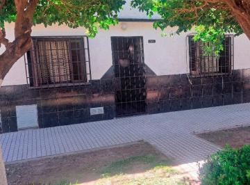 Frente · Hermosa Casa 2 Dorm. con Patio Olegario V. Andrade 2334