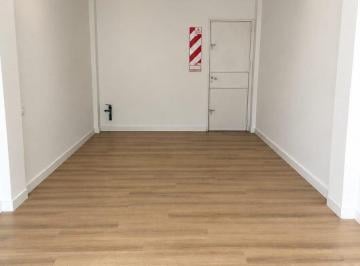 Local comercial · 21m² · 1 Ambiente · Local Comercial Al Frente con Piso Flotante. Dean Funes 377. Centro
