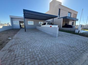 Casa · 105m² · 4 Ambientes · 1 Cochera · Excelente Duplex en Venta - 2 Dorm. - Docta