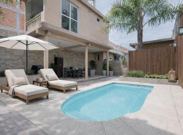 Casa · 259m² · 6 Ambientes · Venta Casa Villa Celina Centro Jardin Pileta + 2 Locales