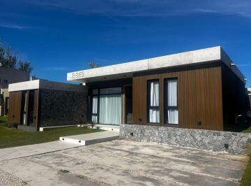 Casa · 218m² · 5 Ambientes · Casa a Estrenar en Venta en Costa Esmeralda, Barrio Ecuestre