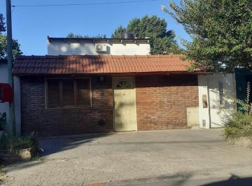 Casa · 94m² · 6 Ambientes · Casa en Venta - 5 Dorm. 2 Baños - 112 m² - La Plata