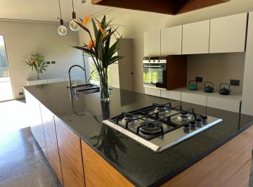 Casa de 7 ambientes, Funes · Casa Amoblada en San Sebastian