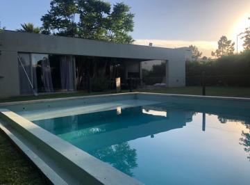 Casa de 7 ambientes, Funes · Casa Amoblada en Miraflores