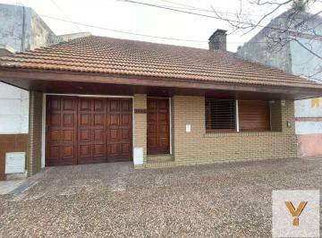 Casa · 180m² · 4 Ambientes · 1 Cochera · Casa en Venta - 3 Dorm. 2 Baños - Cochera - 300 m² - Bolívar