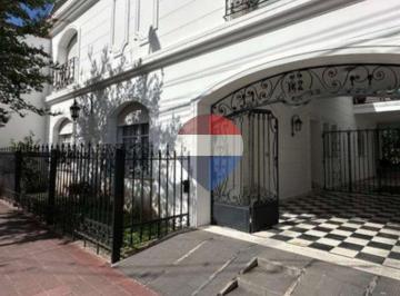 Casa · 300m² · 12 Ambientes · 2 Cocheras · Venta Casa 5 Dorm. – B° Centro
