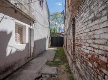 Casa · 105m² · 4 Ambientes · Venta Casa 3 Dorm a Refaccionar - Av Gral Lopez