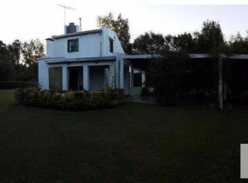 Casa · 100m² · 3 Ambientes · 3 Cocheras · Casa en Venta - 2 Dorm. con Piscina y Amplio Jardín - 100 m² - La Plata