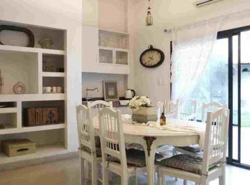 Casa · 192m² · 7 Ambientes · 1 Cochera · Casa en Venta Quilmes Centro