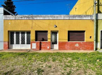 Casa · 135m² · 6 Ambientes · 1 Cochera · Casa en Venta con Dpto. Independiente, Los Hornos.
