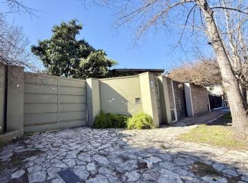 Casa · 350m² · 4 Dormitorios · Casa 5 Amb C/parque y Pileta en Castelar Norte