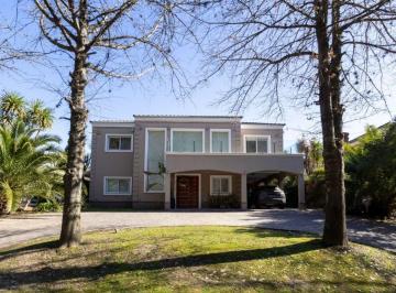 Casa · 209m² · 5 Ambientes · 3 Cocheras · Venta Casa 5 Ambientes Solar del Bosque Canning