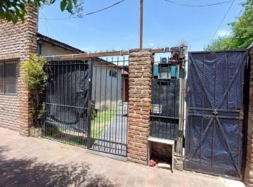 Casa · 172m² · 3 Ambientes · Venta Casa 3 Amb con Quincho y Pileta - Merlo