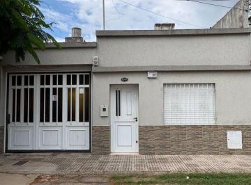 Casa · 257m² · 5 Ambientes · 1 Cochera · Venta de Casa 4 Dorm., Pileta y Quincho